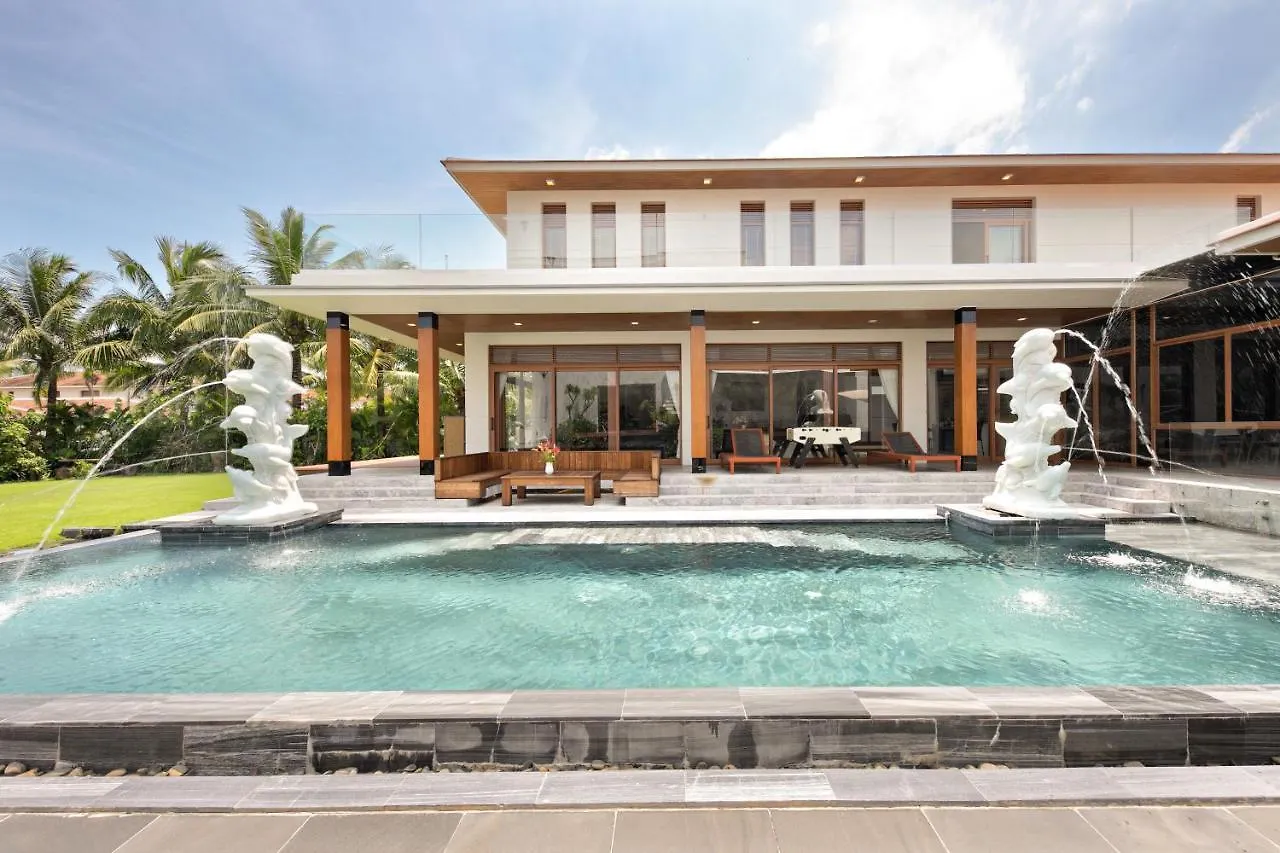 Deluxe Beach Villas By Danatrip 다낭